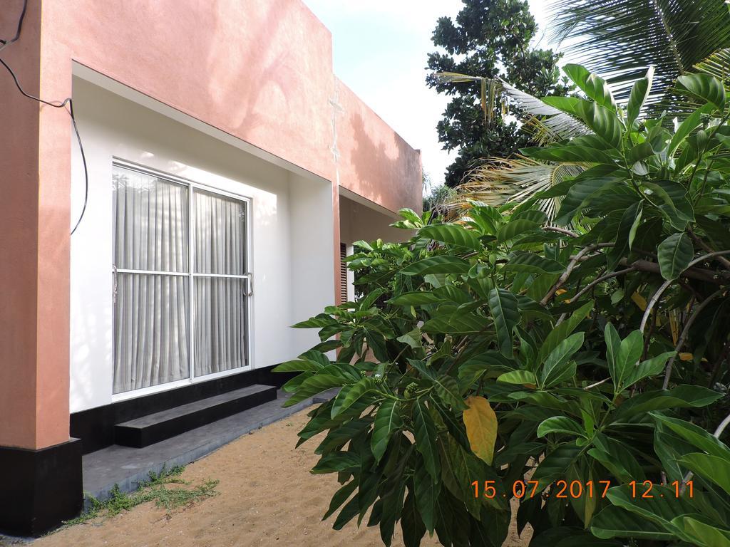 Akain Villa Dodanduwa Buitenkant foto